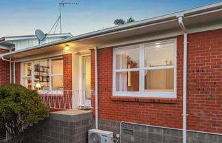 2/4 Penzance Road, Mairangi Bay