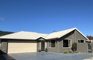 12 St James Avenue, Richmond