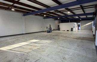 258 sqm Refurbished Warehouse + Yard