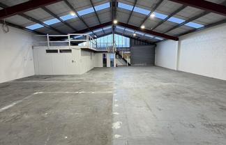 Refurbished 330m2 Warehouse + Exclusive Yard