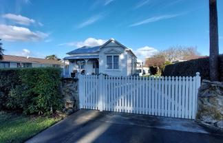 2/706 Charles Street, Raureka