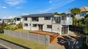 2/14 Clifton Road, Waiake