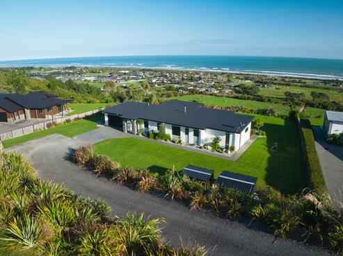 14 Tasman View Road, Paroa