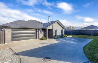 5 Earl Way, Amberley