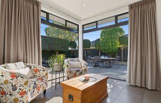 15 Stonebridge Park Drive, Holdens Bay