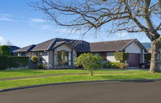 15 Stonebridge Park Drive, Holdens Bay