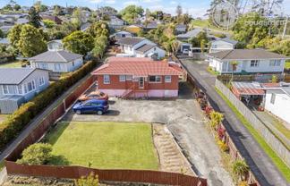 7 Helleur Road, Massey