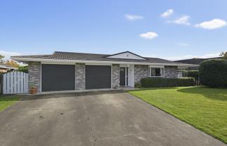 16 Easton Way, Levin