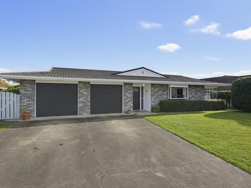 16 Easton Way, Levin