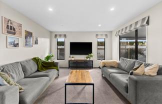 1033 Reka Street, Akina