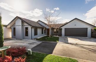 1033 Reka Street, Akina