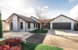 1033 Reka Street, Akina
