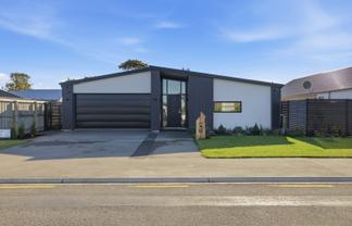 8 Dynes Road, Rolleston