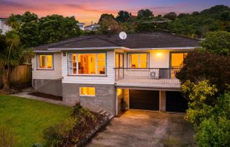 74 Raroa Terrace, Tawa