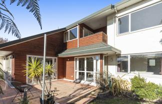 6 Barnes Road, Redwood