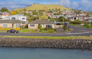 50A Kiwi Esplanade, Mangere Bridge