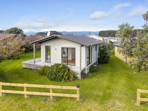 42 Norfolk Crescent, Otaki Beach