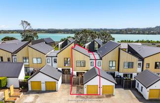 8 Jack Seabrook Road, Hobsonville