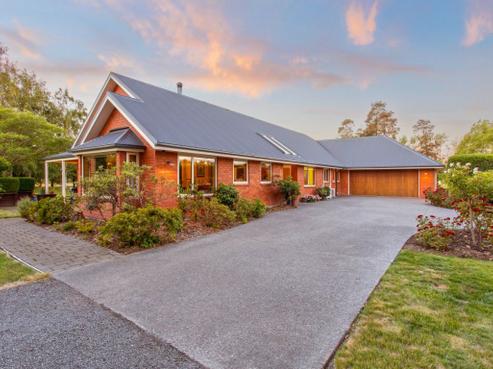 1049 Two Chain Road, Swannanoa