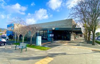High-Exposure Glen Eden Commercial Space