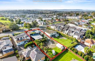 65 Royal Road, Massey