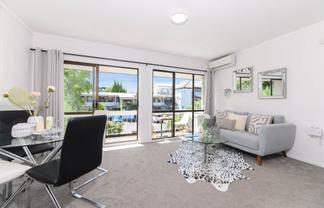 9/1 Glen Road, Browns Bay