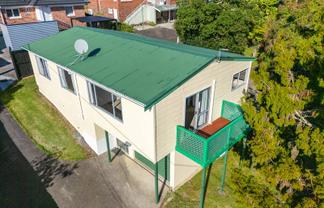 2/191 Titirangi Road, Titirangi