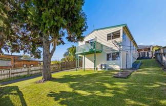 2/191 Titirangi Road, Titirangi