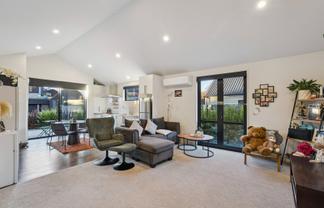 22 Huxley Place, Lake Hayes Estate