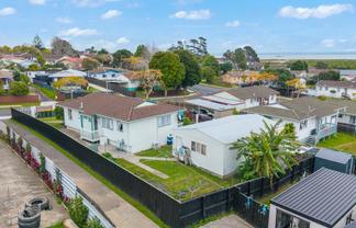 4 Bundena Place, Clendon Park