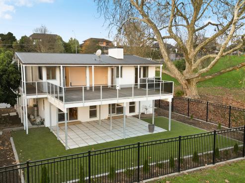 801 River Road, Chartwell