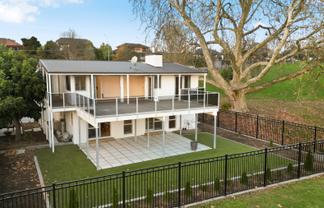 801 River Road, Chartwell