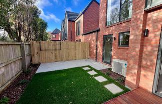 2/83 Rutherford Street, Woolston