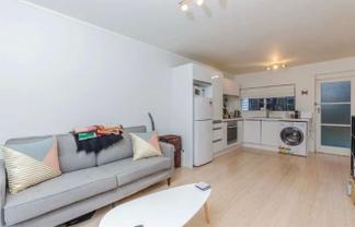 4/11 Kingsway Avenue, Sandringham