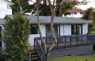 8A Wirihana Road, Titirangi