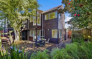 2/1 Aramoana Avenue, Devonport
