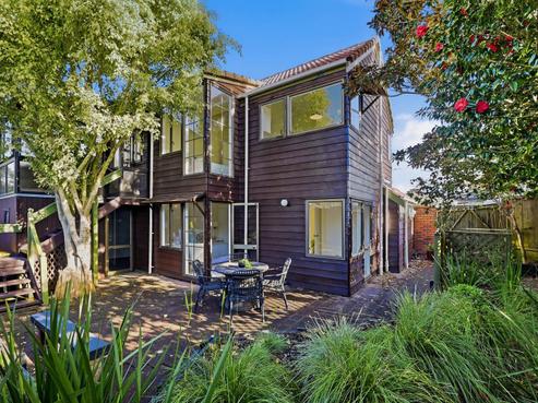 2/1 Aramoana Avenue, Devonport