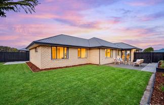 16 Excalibur Place, Burwood