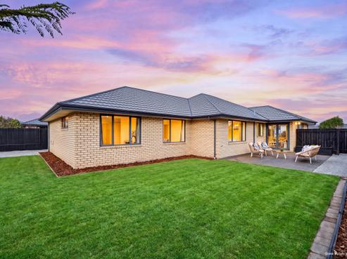 16 Excalibur Place, Burwood