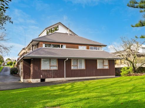 4196 Great North Road, Glendene