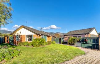 40 Maple Crescent, Richmond