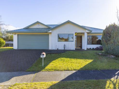 6 Balmoral Drive, Hilltop
