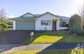 6 Balmoral Drive, Hilltop