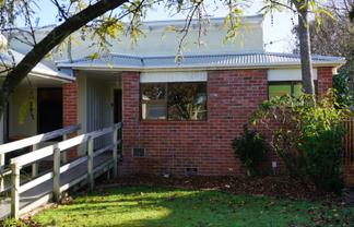 24 Savage Crescent, West End