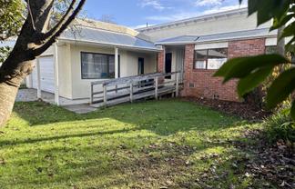 24 Savage Crescent, West End