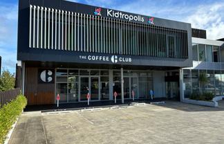 STANDOUT LINCOLN ROAD HOSPITALITY OFFER

