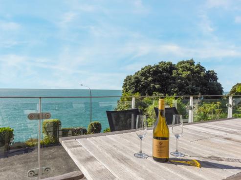 561 Rocks Road, Moana