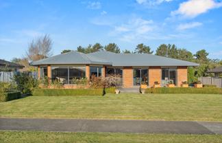 30 Cody Crescent, Lansdowne
