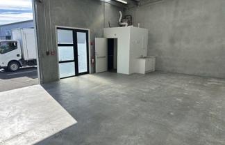 Modern,Tidy Industrial Unit, Ready to Go!