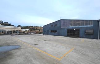 Quality Workshop with Crane and Yard For Lease